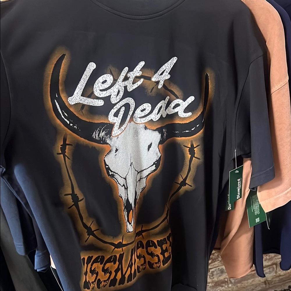 Dissmissed brand ! Black Graphic Tee with Bull Skull Design